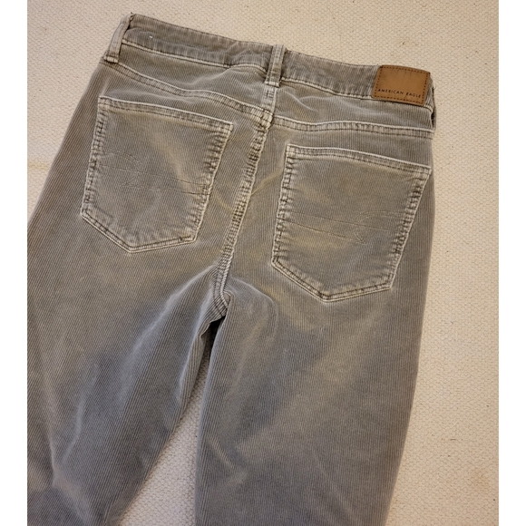 AE Stretch Corduroy '90s Straight Pant in color light gray/green pant Size 4 - Picture 7 of 7